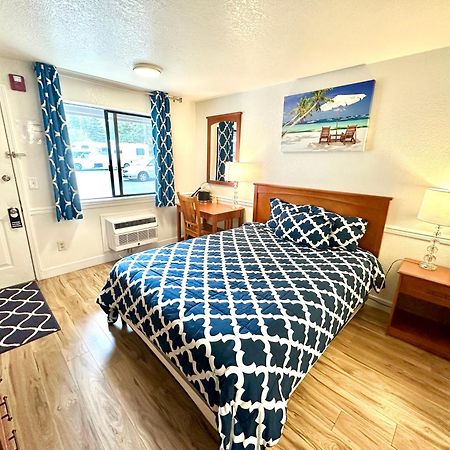 Belfair Motel エクステリア 写真